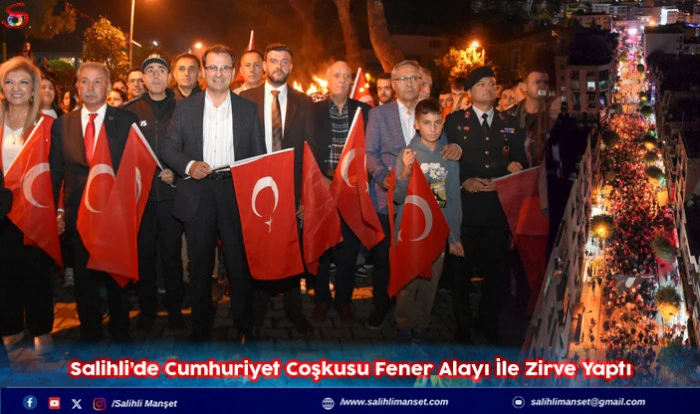 Salihli’de Cumhuriyet Coşkusu Fener Alayı İle Zirve Yaptı