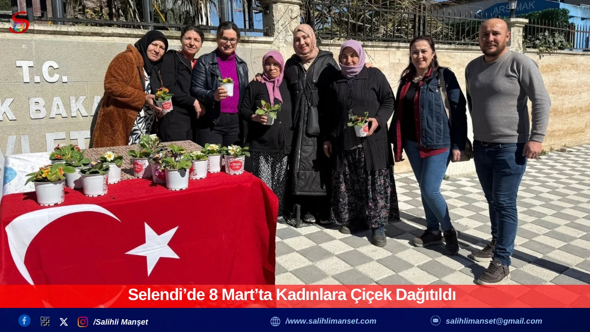 Selendi&rsquo;de 8 Mart&rsquo;ta Kadınlara &Ccedil;i&ccedil;ek Dağıtıldı 